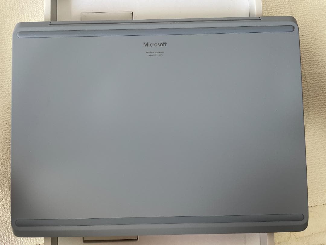 美品　２２年モデル　Microsoft Surface Laptop Go 2