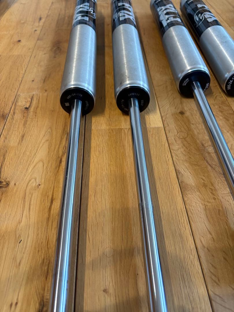 ゆっぴーラングラーJL2.0右　モパー純正2インチリフトアップキットFOX