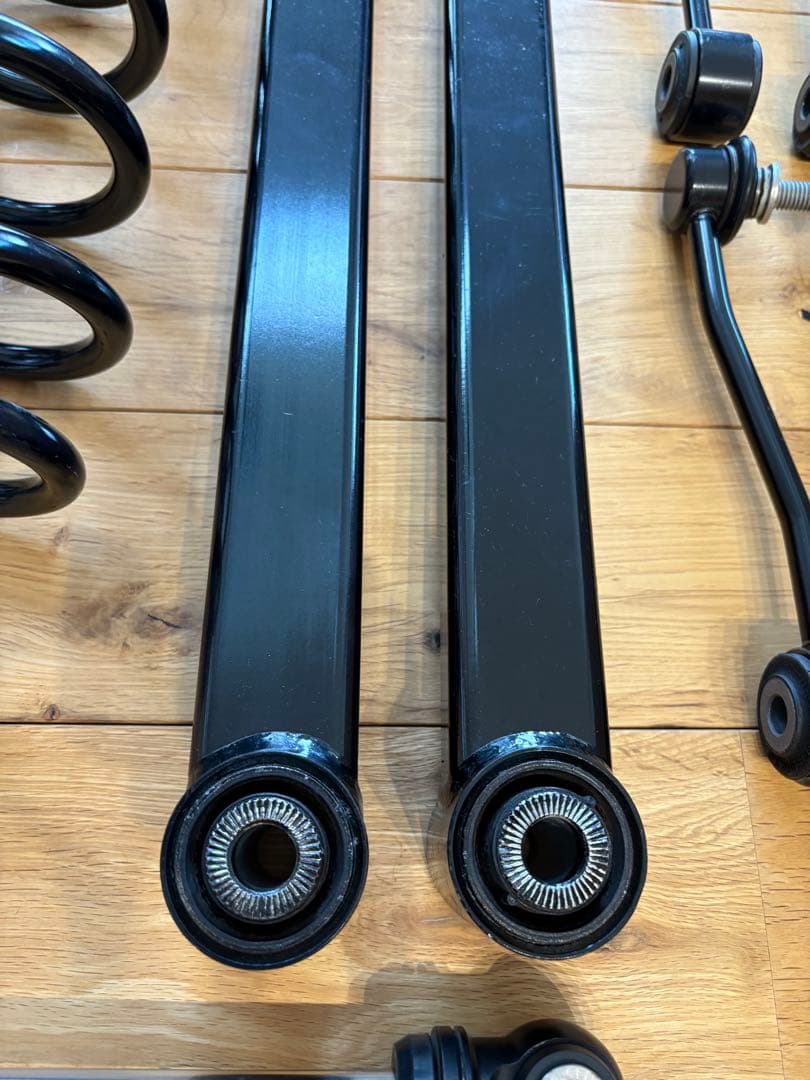 ゆっぴーラングラーJL2.0右　モパー純正2インチリフトアップキットFOX