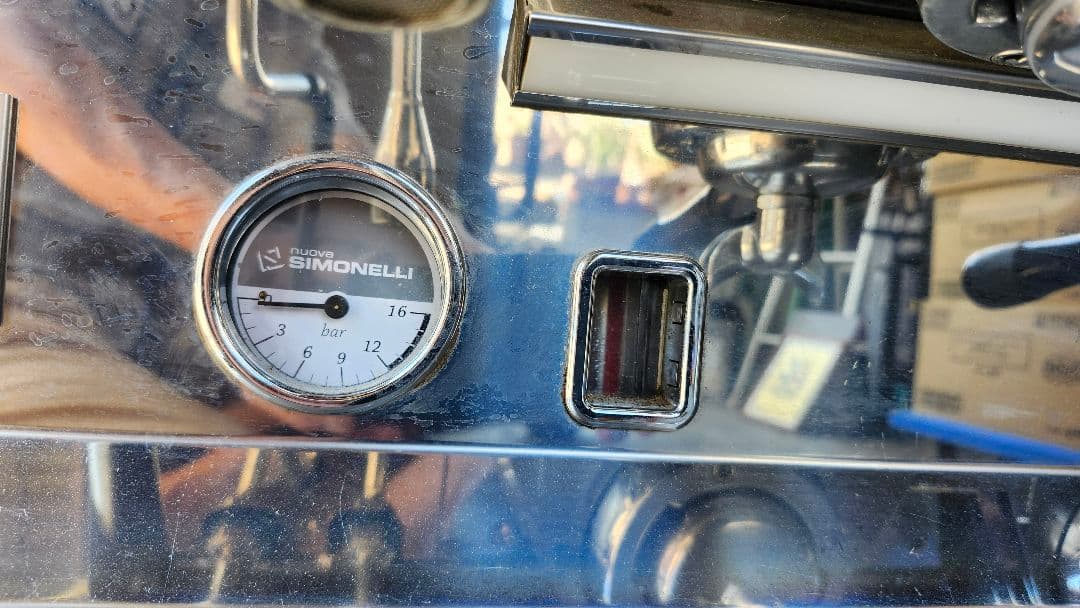 nuova SIMONELLI AURELIA II エスプレッソマシン