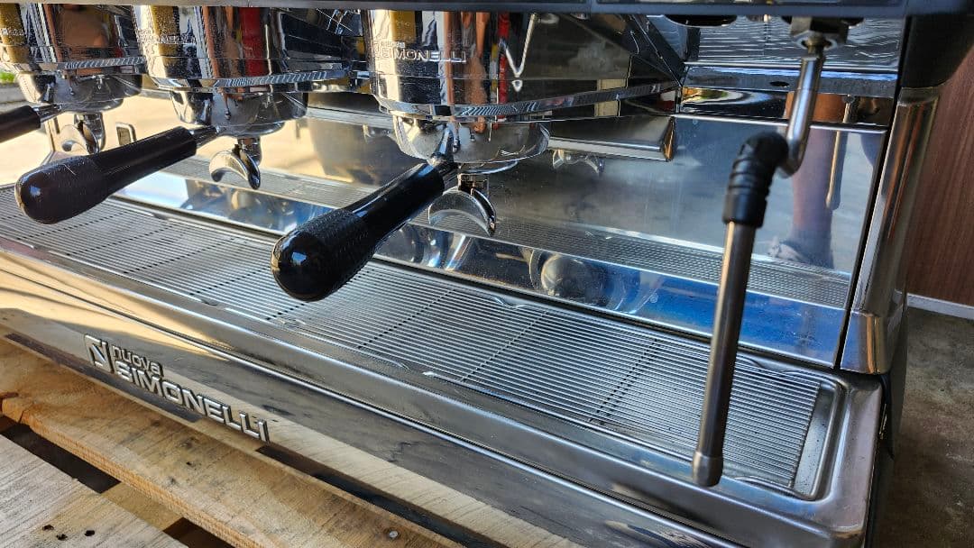 nuova SIMONELLI AURELIA II エスプレッソマシン