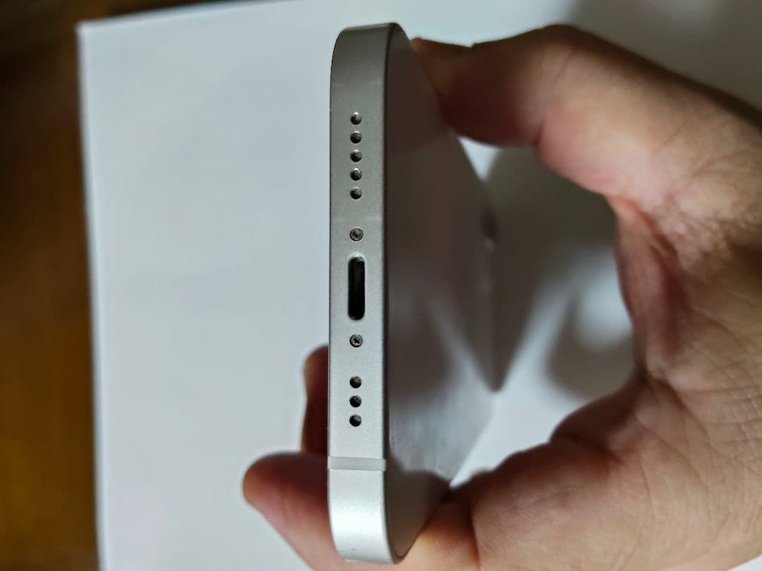 Apple iPhone 12 128g ホワイト 本体（電池交換済）