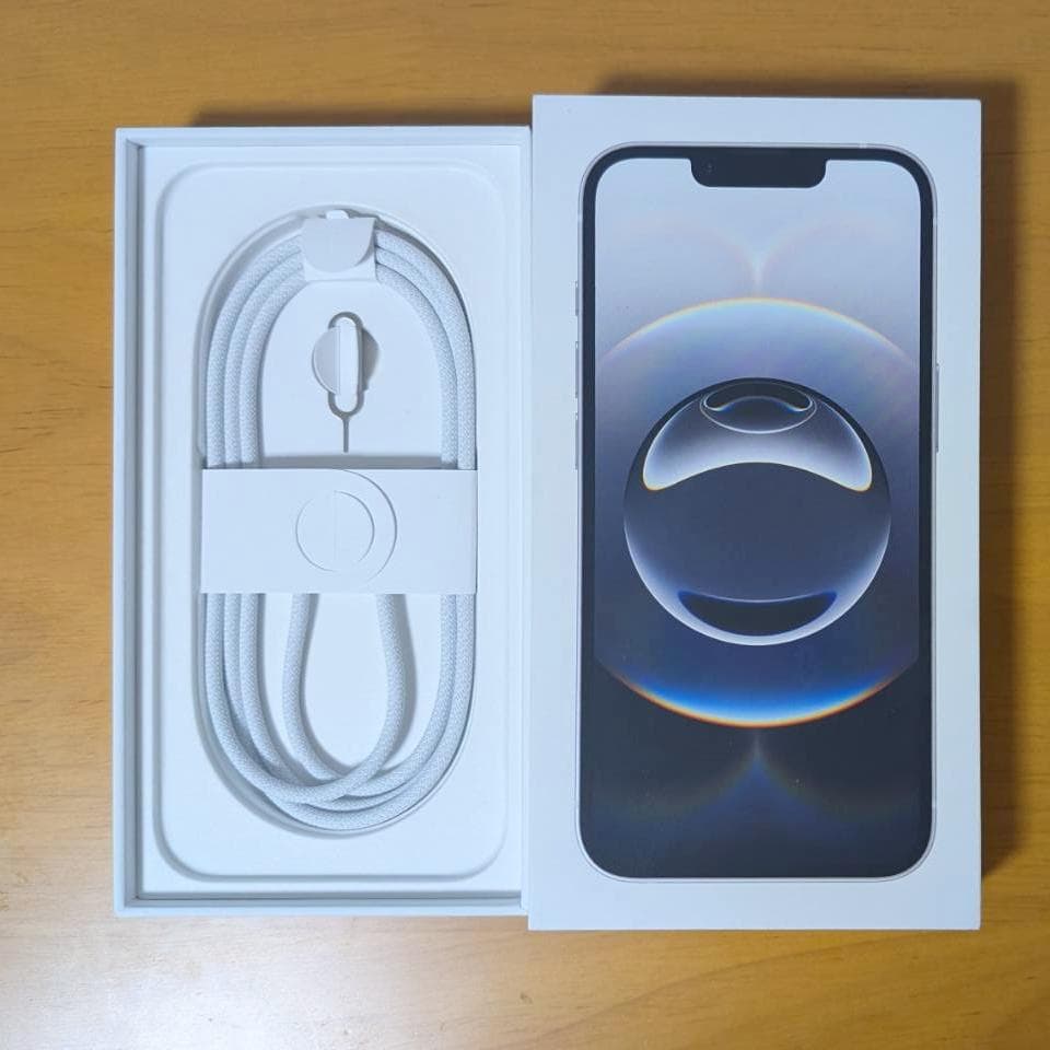 iPhone 16e 128GB ホワイト SIMフリー　ケース付