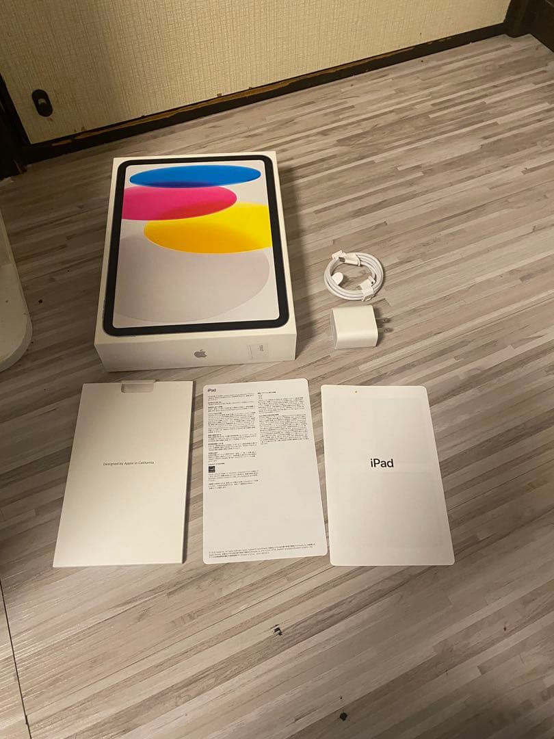 Apple iPad 第10世代 シルバー色 (128GB&Wi-Fiモデル)