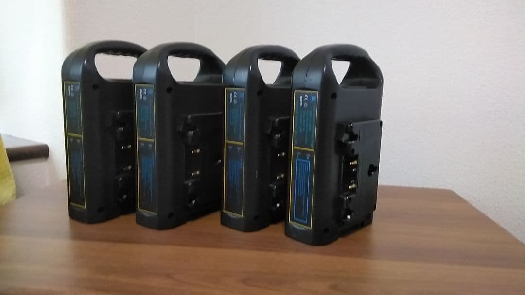 FXLION 2連式  Vマウントバッテリーチャージヤー  4台セット