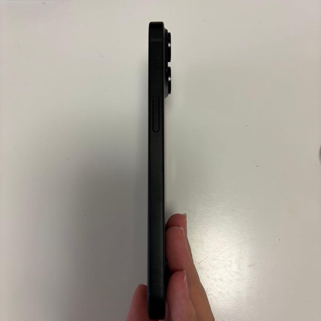 値下げ‼️【美品】Apple iPhone 15 ブラック 本体 充電ケーブル付