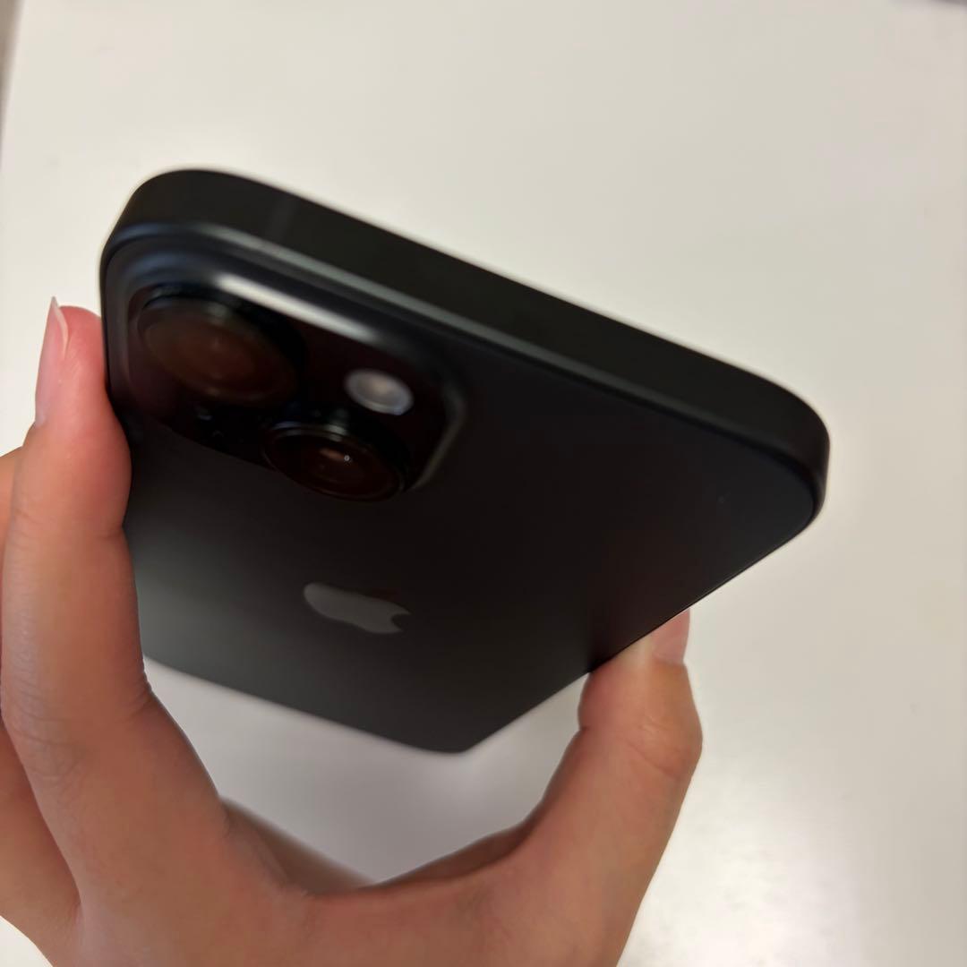 値下げ‼️【美品】Apple iPhone 15 ブラック 本体 充電ケーブル付