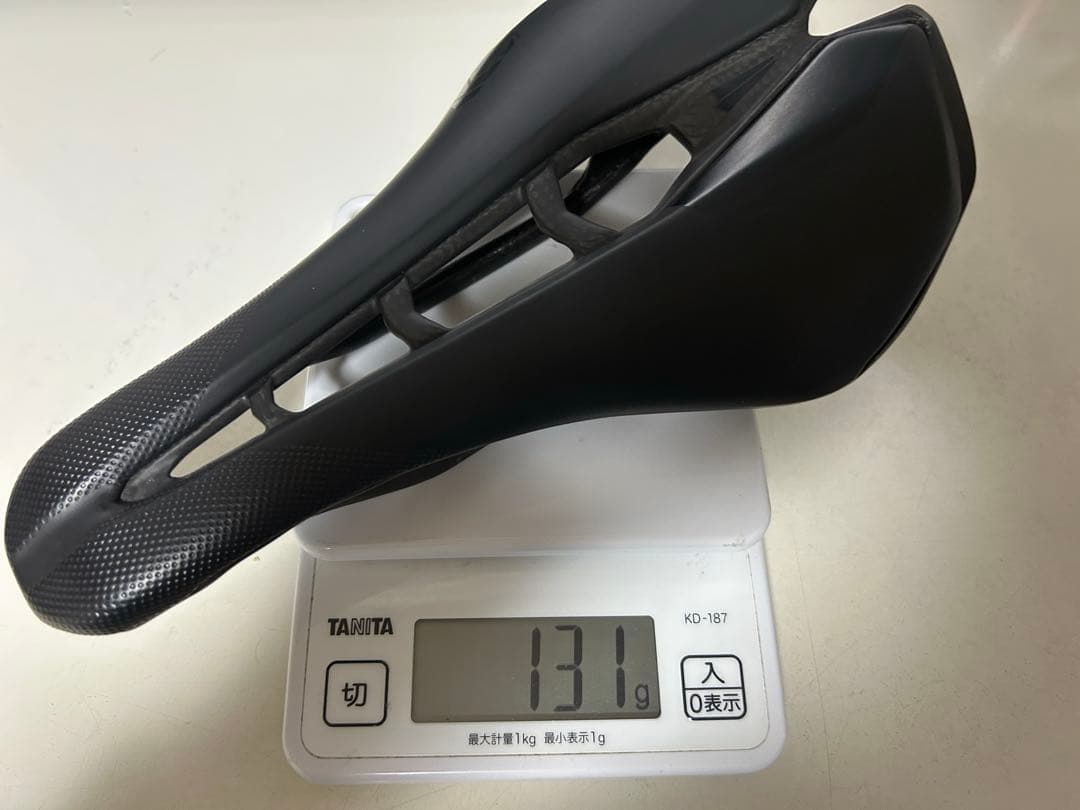 シマノ PRO Stealth superlight カーボンサドル　142mm