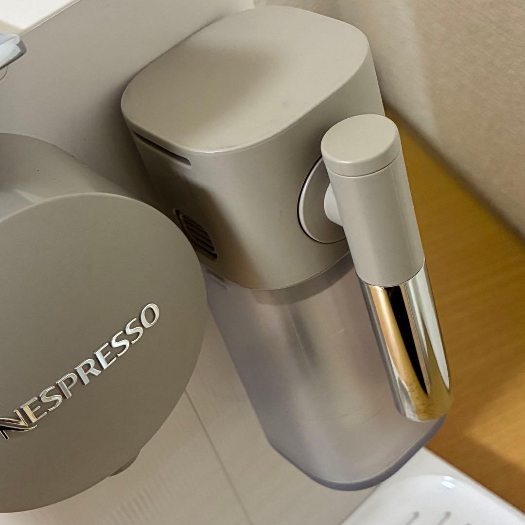 ネスプレッソ ラティシマワン カプセル式コーヒーメーカー F111