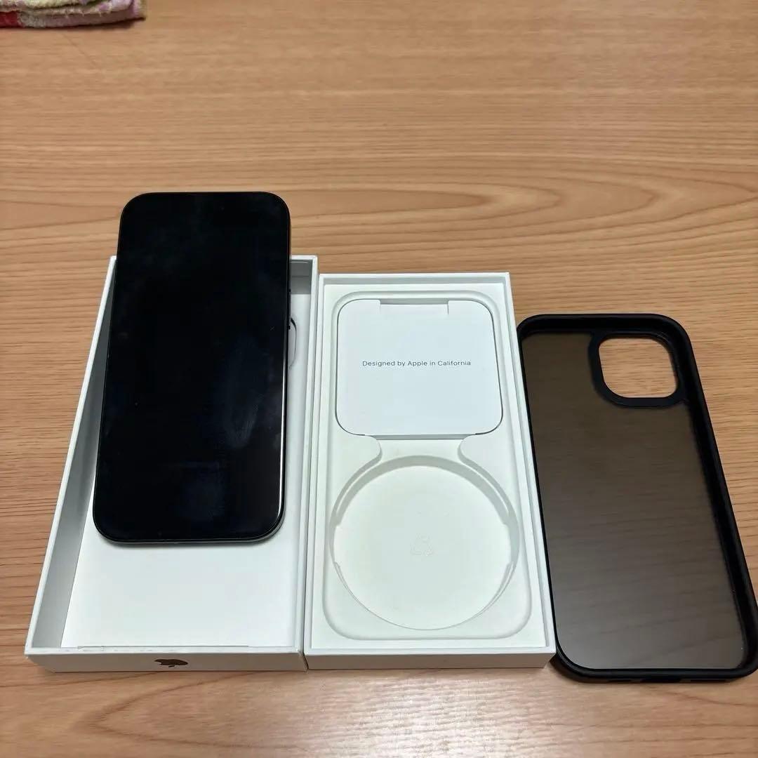 iPhone15 ブラック 128GBケース付き