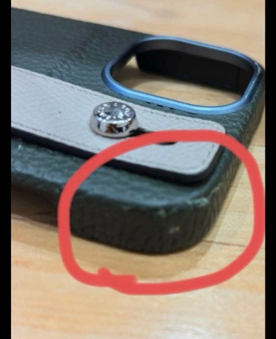 ボナベンチュラ　iPhone 15 ハンドル付きケース オリーブグリーン