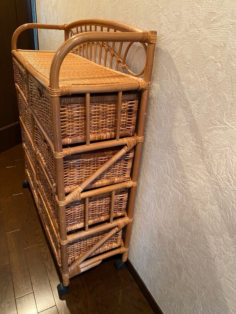 ラタン 4段収納ラック キャスター付き　中古