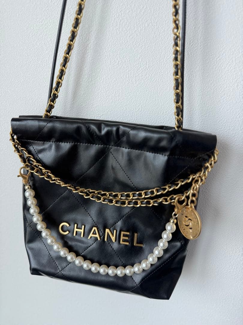 CHANEL22ハンドバッグ／美品／未使用に近い