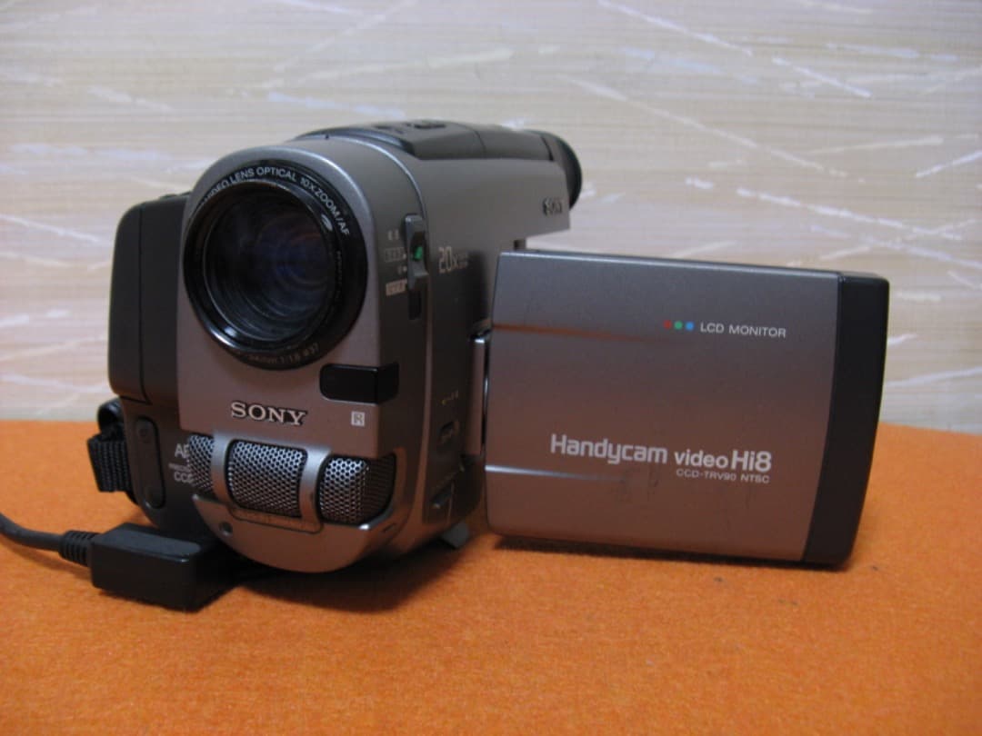 動作OK❗️☆SONYの液晶Hi8/8ミリビデオカメラ・CCD-TRV90
