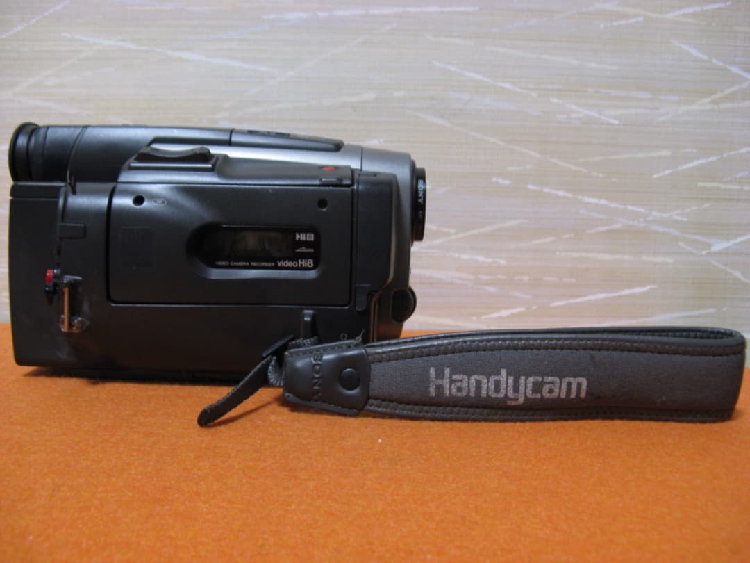 動作OK❗️☆SONYの液晶Hi8/8ミリビデオカメラ・CCD-TRV90