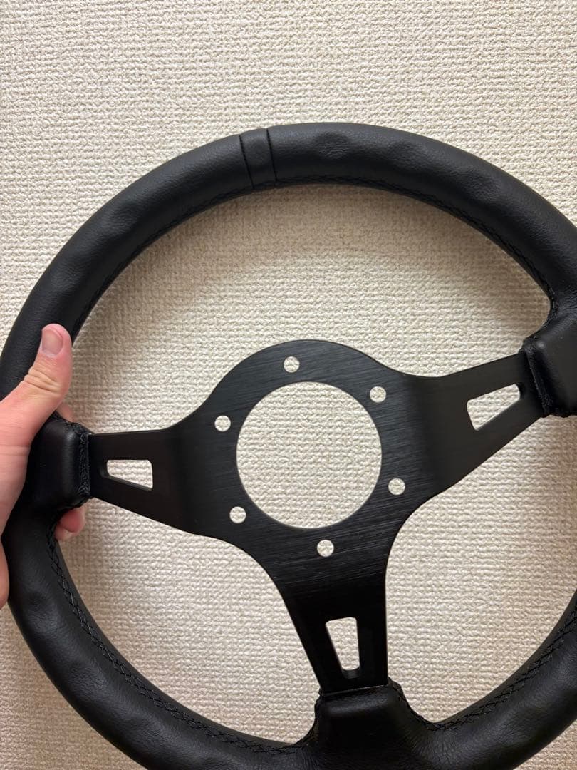 momo スポーツステアリング 本体 32Φ