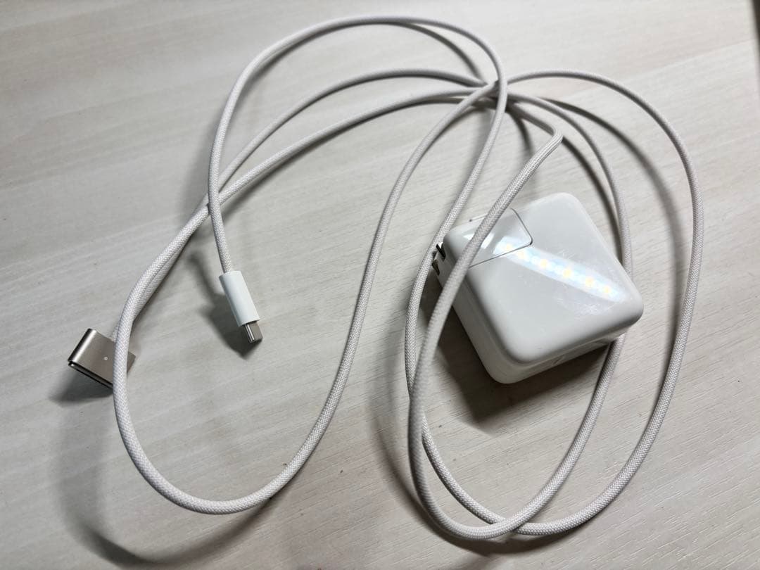 美品 MacBook Air M2 13インチ 8GB/256MB　スターライト