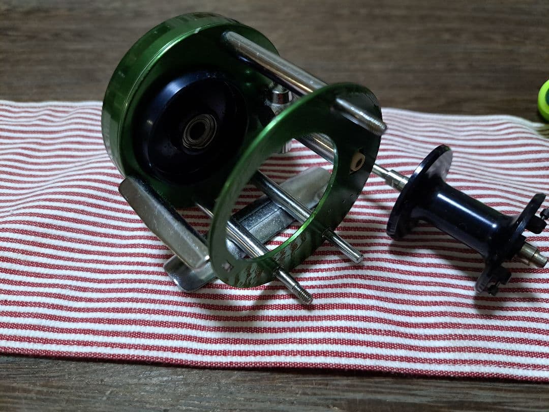 Abu ambassadeur 2500C　グリーン　サイモンシモムラ　ハンドル