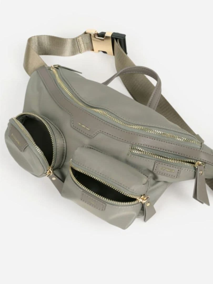 新品タグ付き ペシンシャ ポケットデザイン ショルダーバッグ グレー