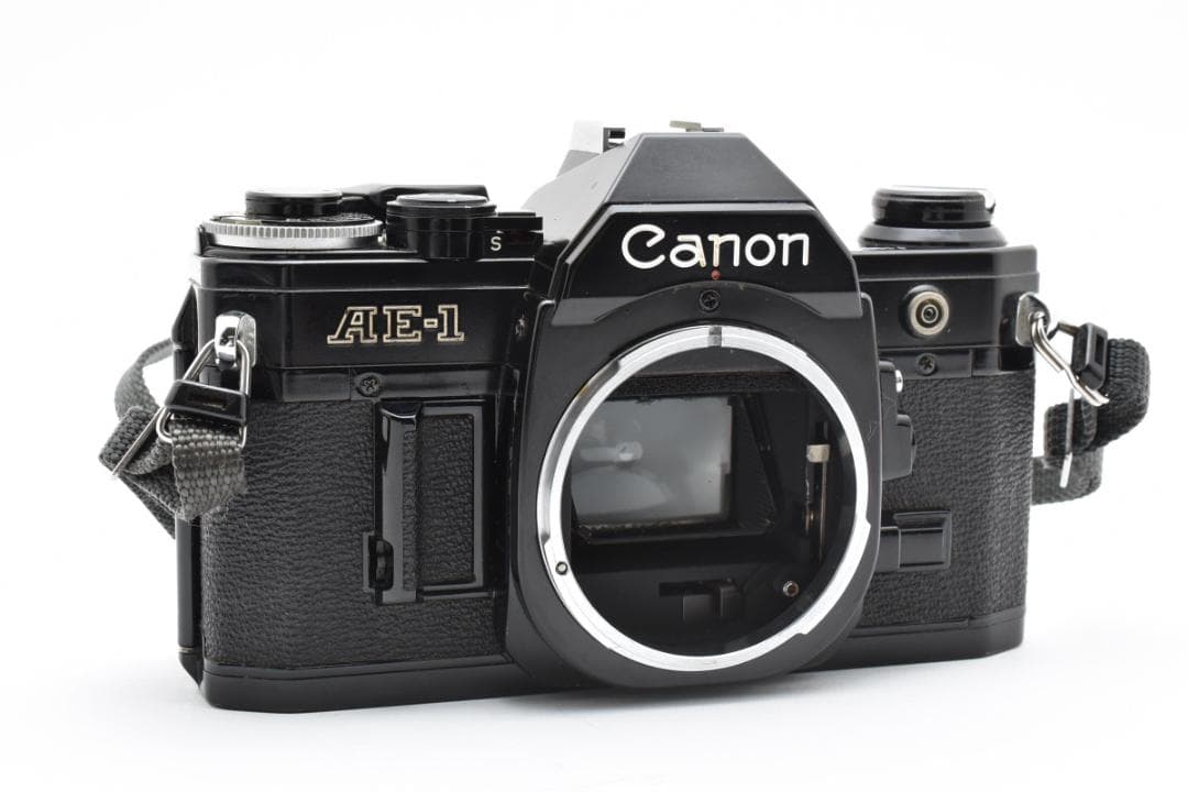 美品 CANON AE-1 ブラック フィルムカメラ　モルト新品交換済 B831