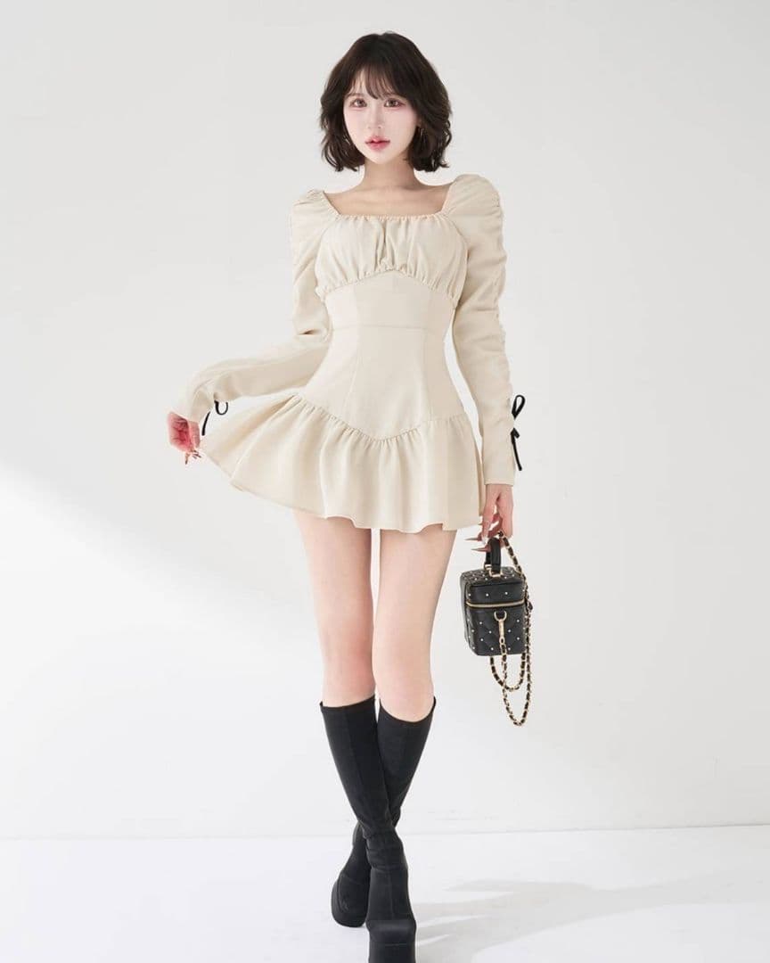 新品 ダーリッチ スクエアネックギャザーミニワンピース FREE♡