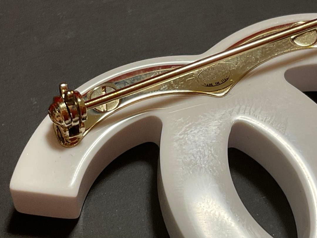 CHANEL ホワイト クリスタルブローチ