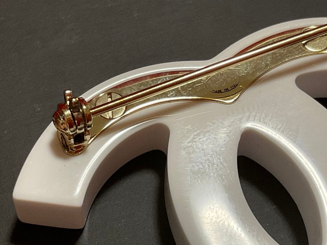 CHANEL ホワイト クリスタルブローチ