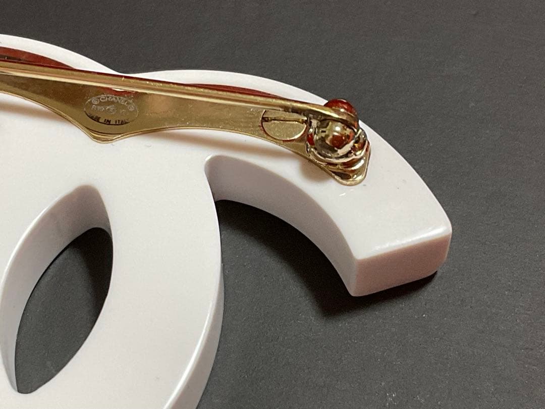CHANEL ホワイト クリスタルブローチ