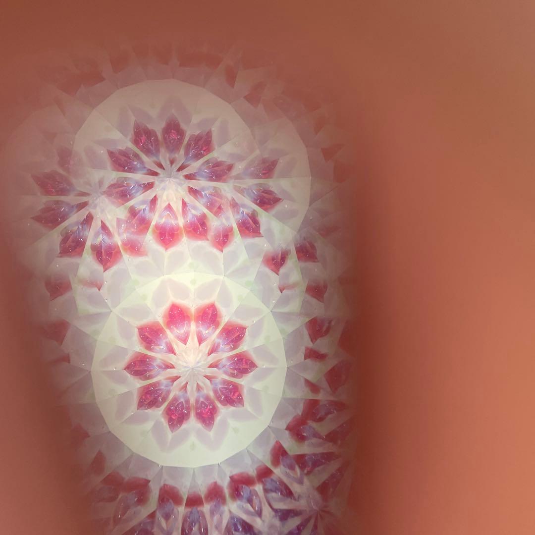 ピンクの万華鏡 グラスニーク