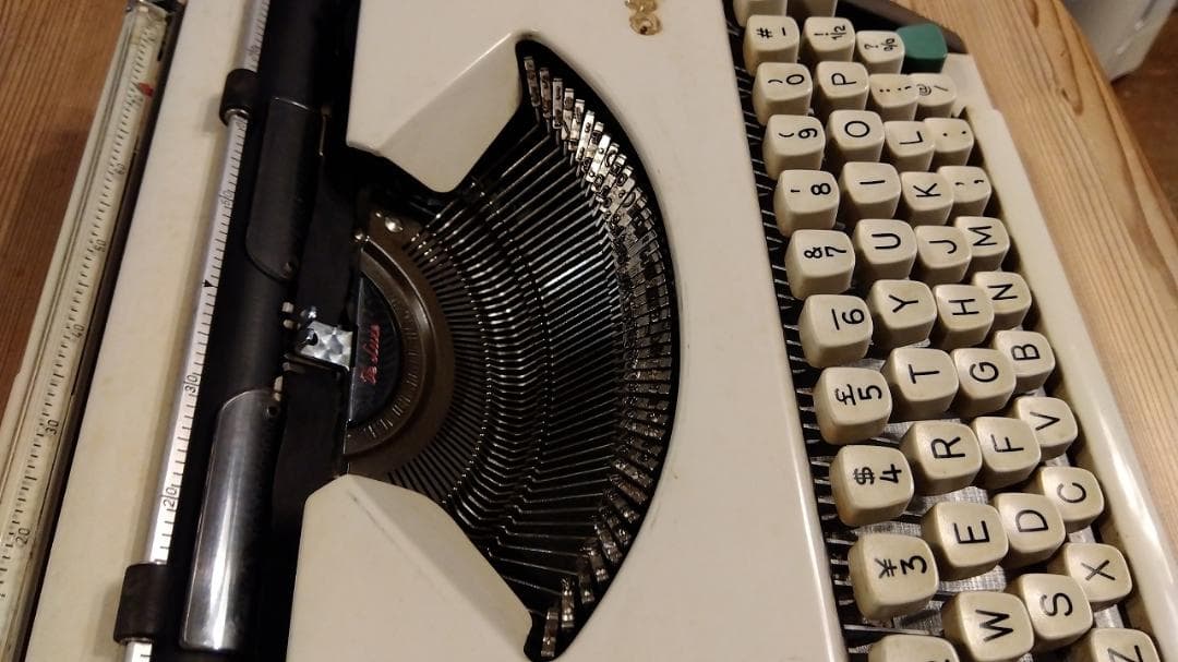 オリンピア　タイプライタ－