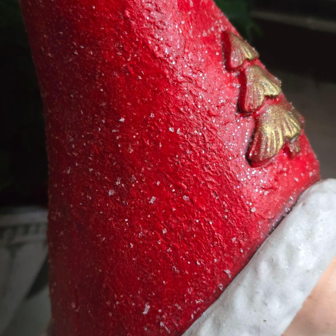 サンタさんよりオシャレな帽子を被った巨大3等身ノームさんのオブジェ・1点物໒꒱