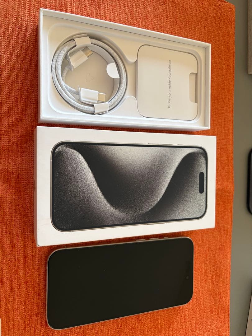 Apple iPhone 15 Pro ホワイト　128G SIMフリー