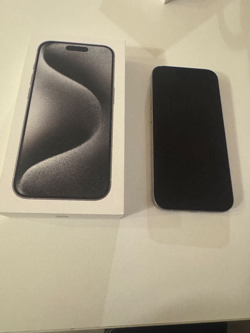 Apple iPhone 15 Pro ホワイトチタニウム 本体