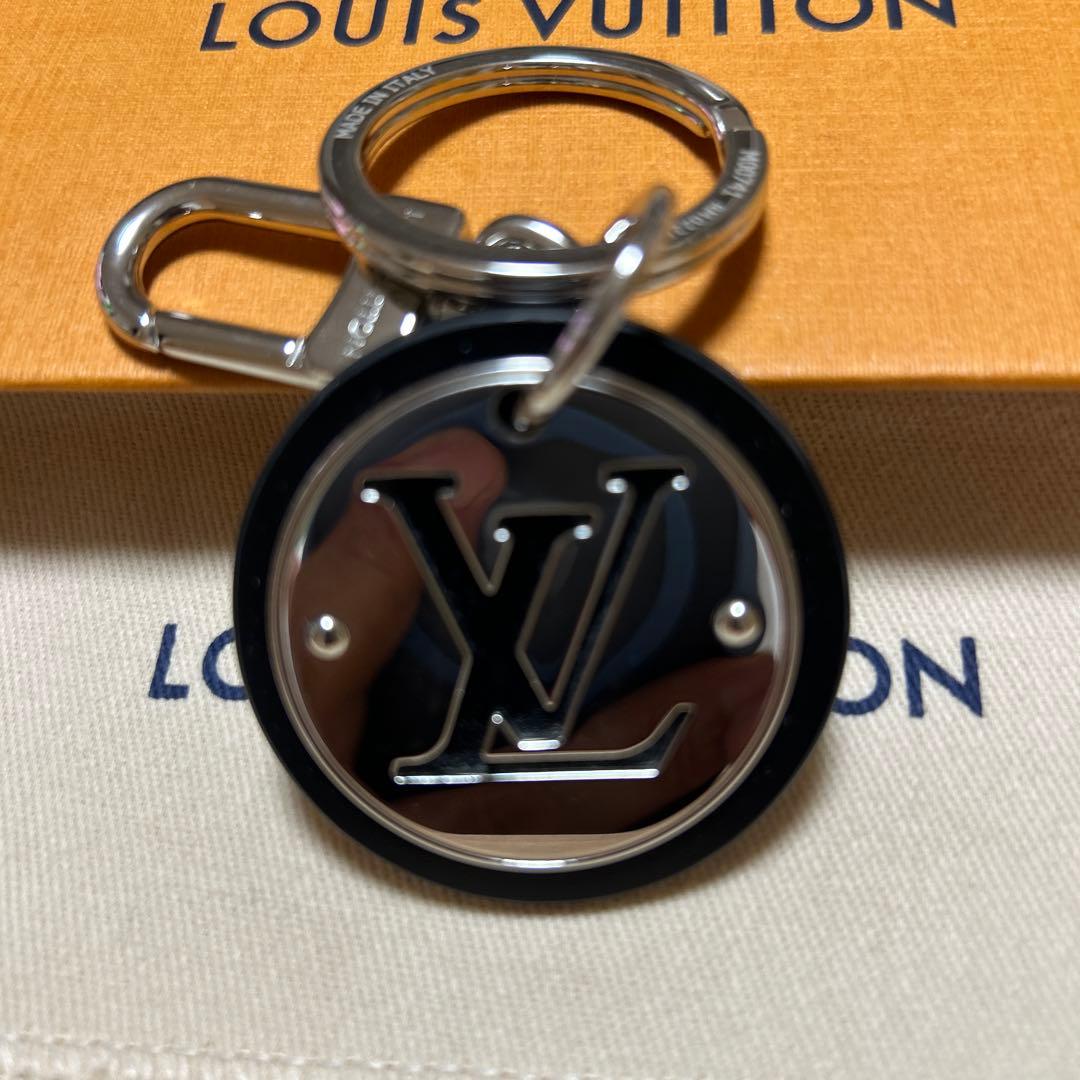 ぷ　LOUIS VUITTON ブラック キーホルダー