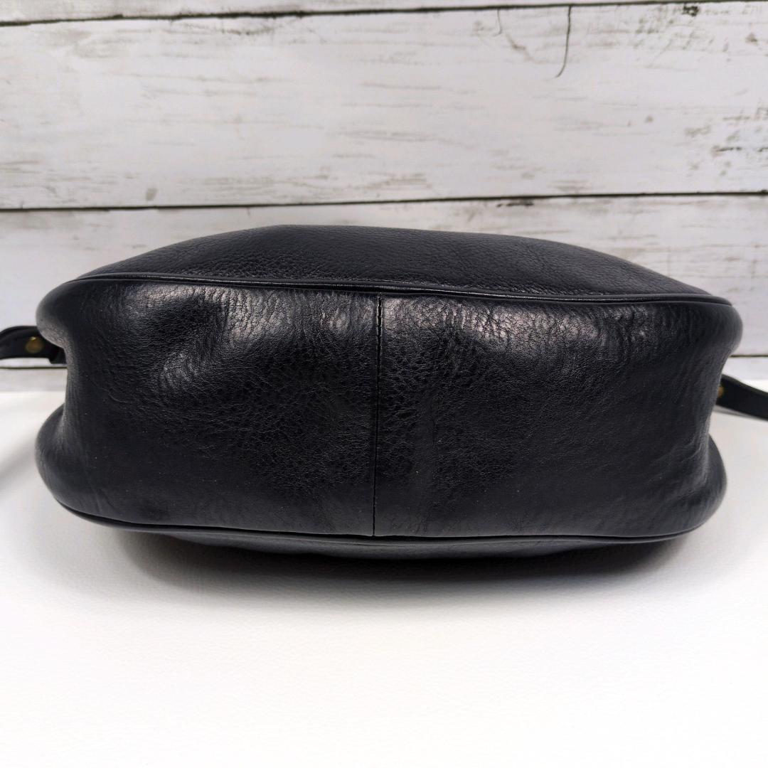 イルビゾンテ　ショルダーバッグ　ネイビー　レザー　ハーフムーン　三日月