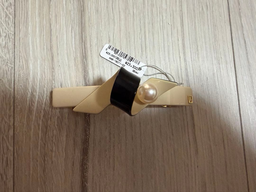 新品未使用タグ付き アレクサンドルドゥパリ バレッタ (8 cm) ベージュ