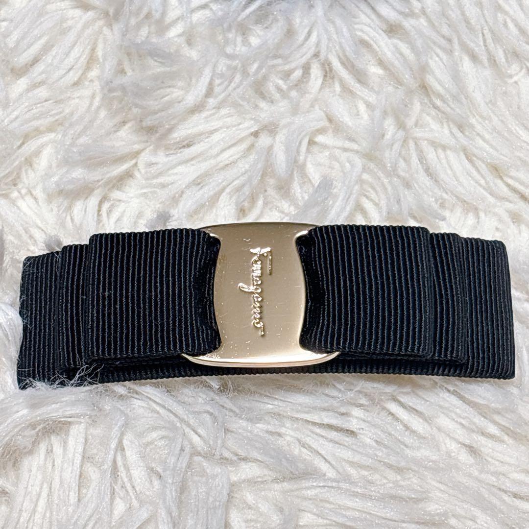 Salvatore Ferragamo フェラガモ　ブラック×ゴールド　バレッタ