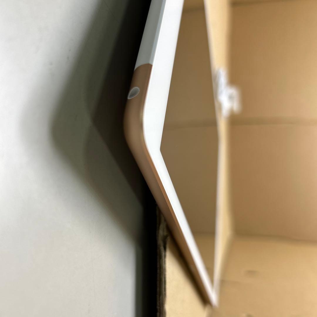 iPad (第８世代) Wi-Fi + Cellular 32GB ゴールド