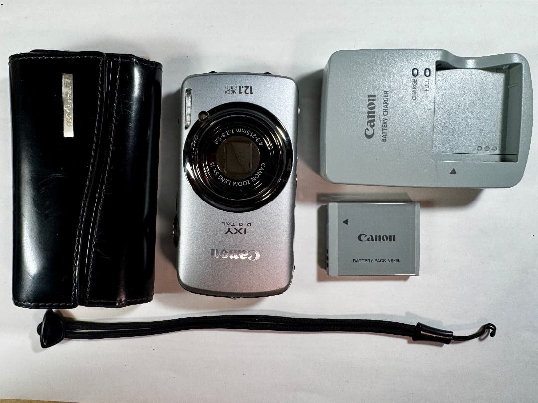 Canon IXY DIGITAL 930 IS　カメラ本体＋ケース＋充電器