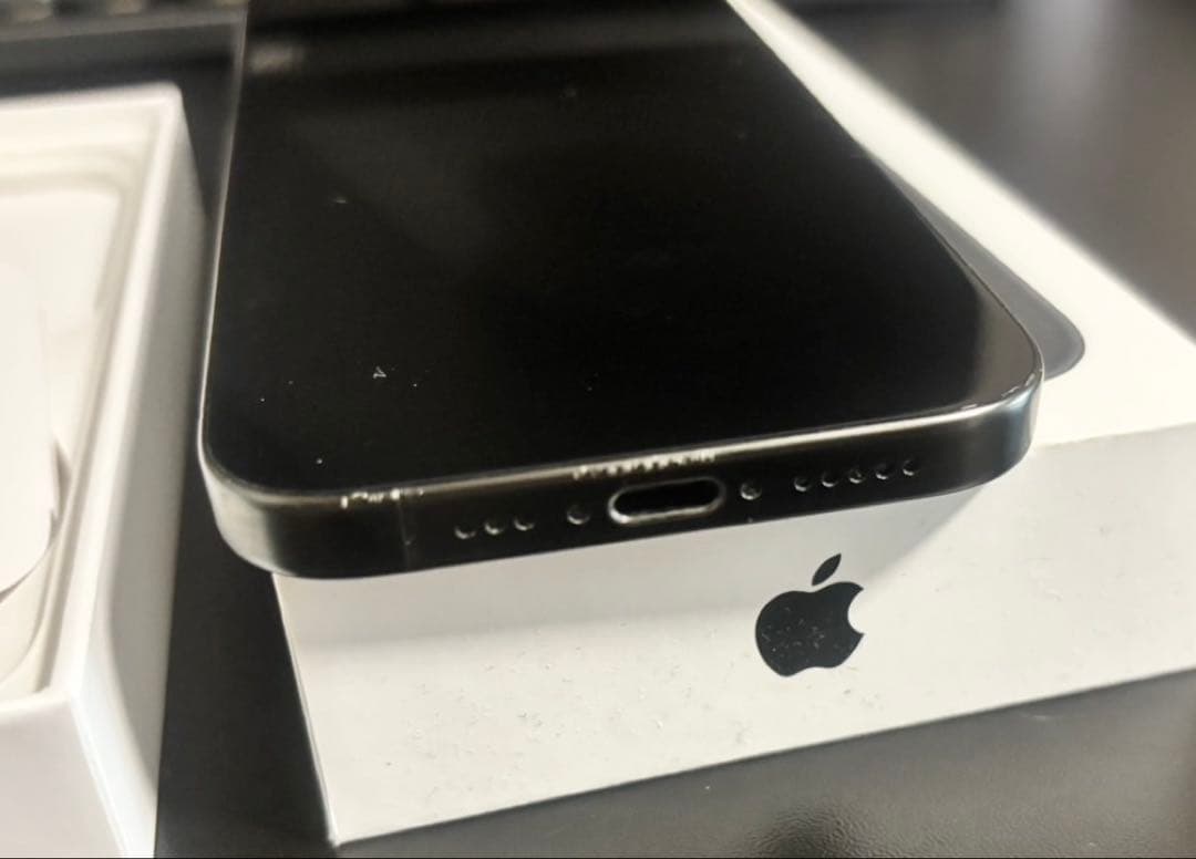 ※値下げ※Apple iPhone 15 Pro 128GBブラックチタニウム