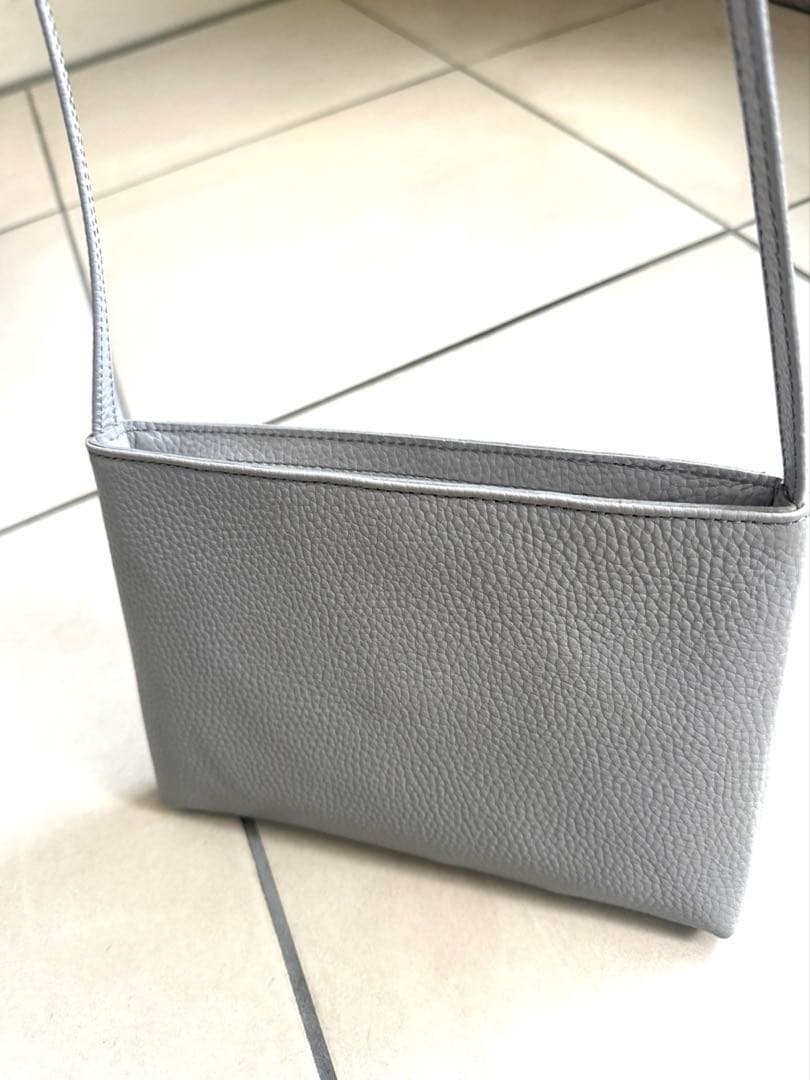 ［新品未使用！HushTug］ サコッシュ ショルダーバッグ 本革