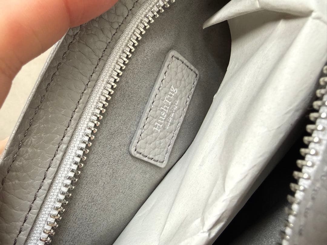 ［新品未使用！HushTug］ サコッシュ ショルダーバッグ 本革