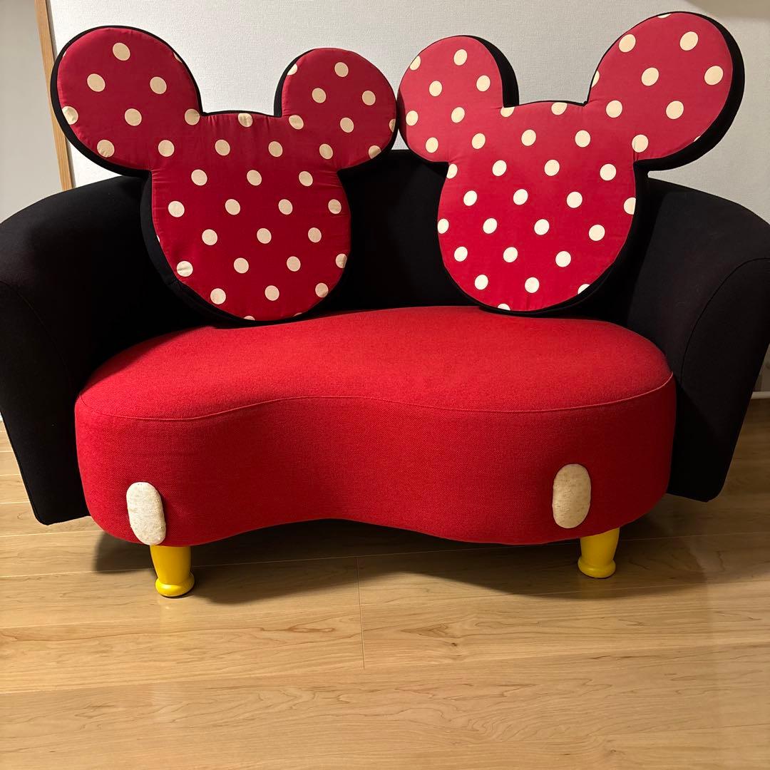 ミッキーマウス風ソファ 赤と黒