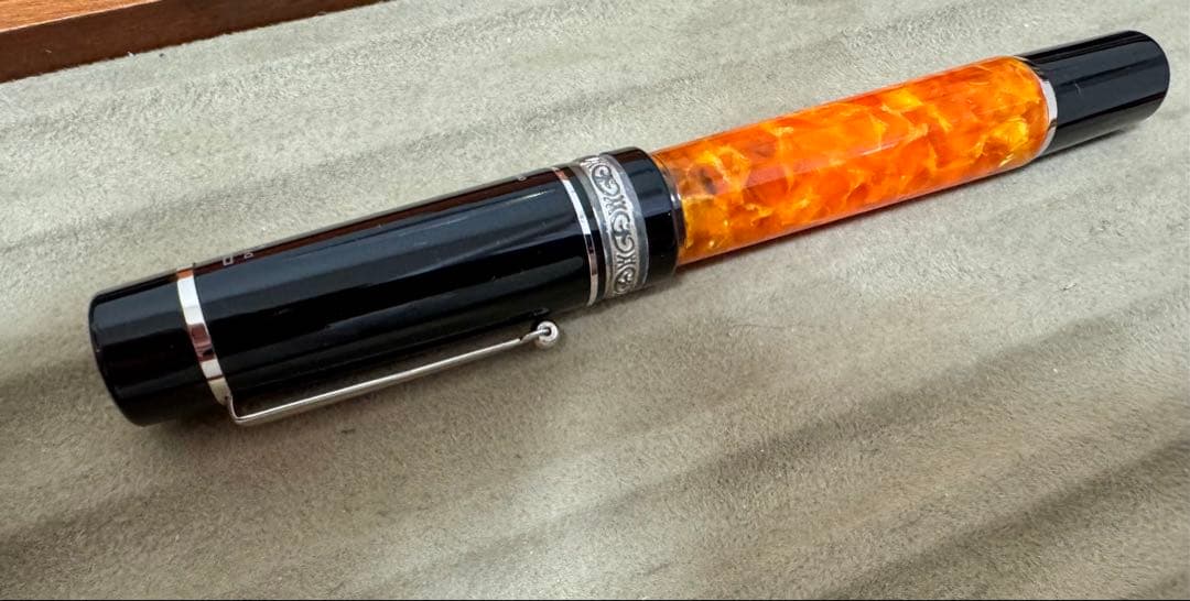 DELTA デルタ ドルチェビータ ミディアム万年筆 MID EF ペン先14金