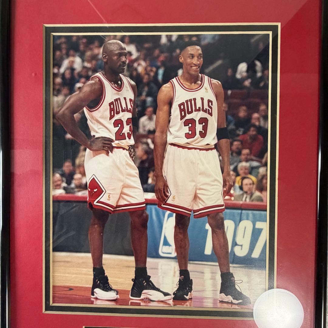 マイケル・ジョーダンとスコッティ・ピッペンのフレーム入り写真