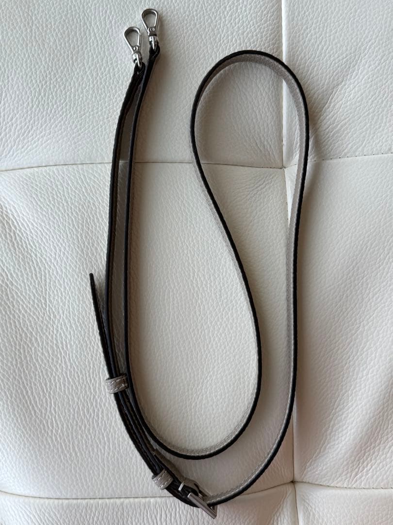 ゆ*た様 ボナベンチュラ iPhone 16 Pro ケース ストラップ