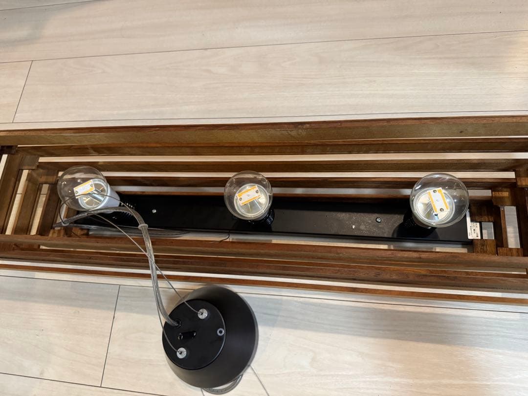 APROZOHMUのウッドペンダントライト3灯