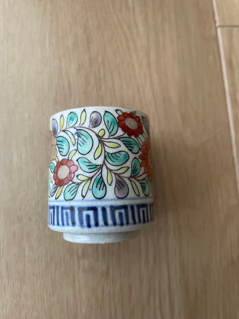 九谷焼？　染め付け　花柄ぐいのみ 19客