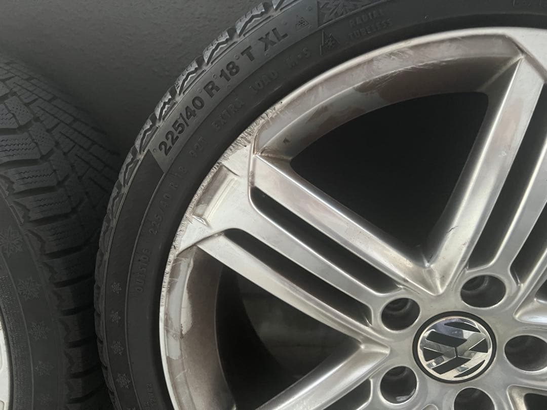 Volkswagen 225/40 R18 ホイールスタッドレスセット(1/4)