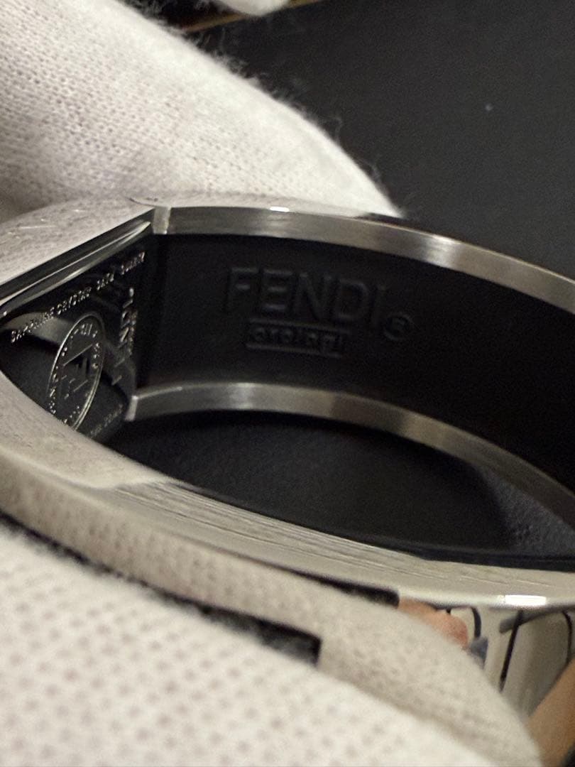 FENDI 腕時計 シルバー ブラック